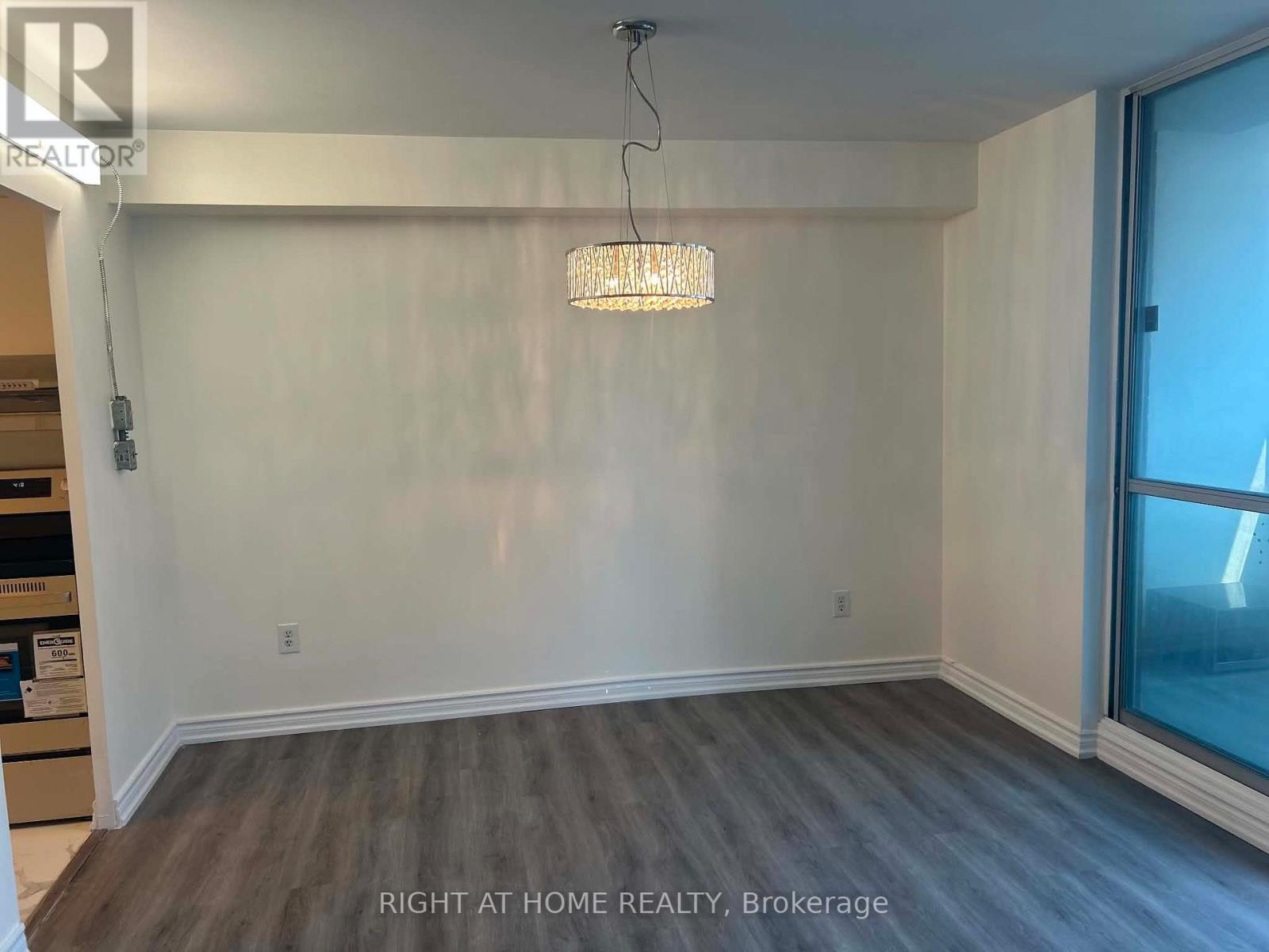 #1508 5 MASSEY SQUARE - 12