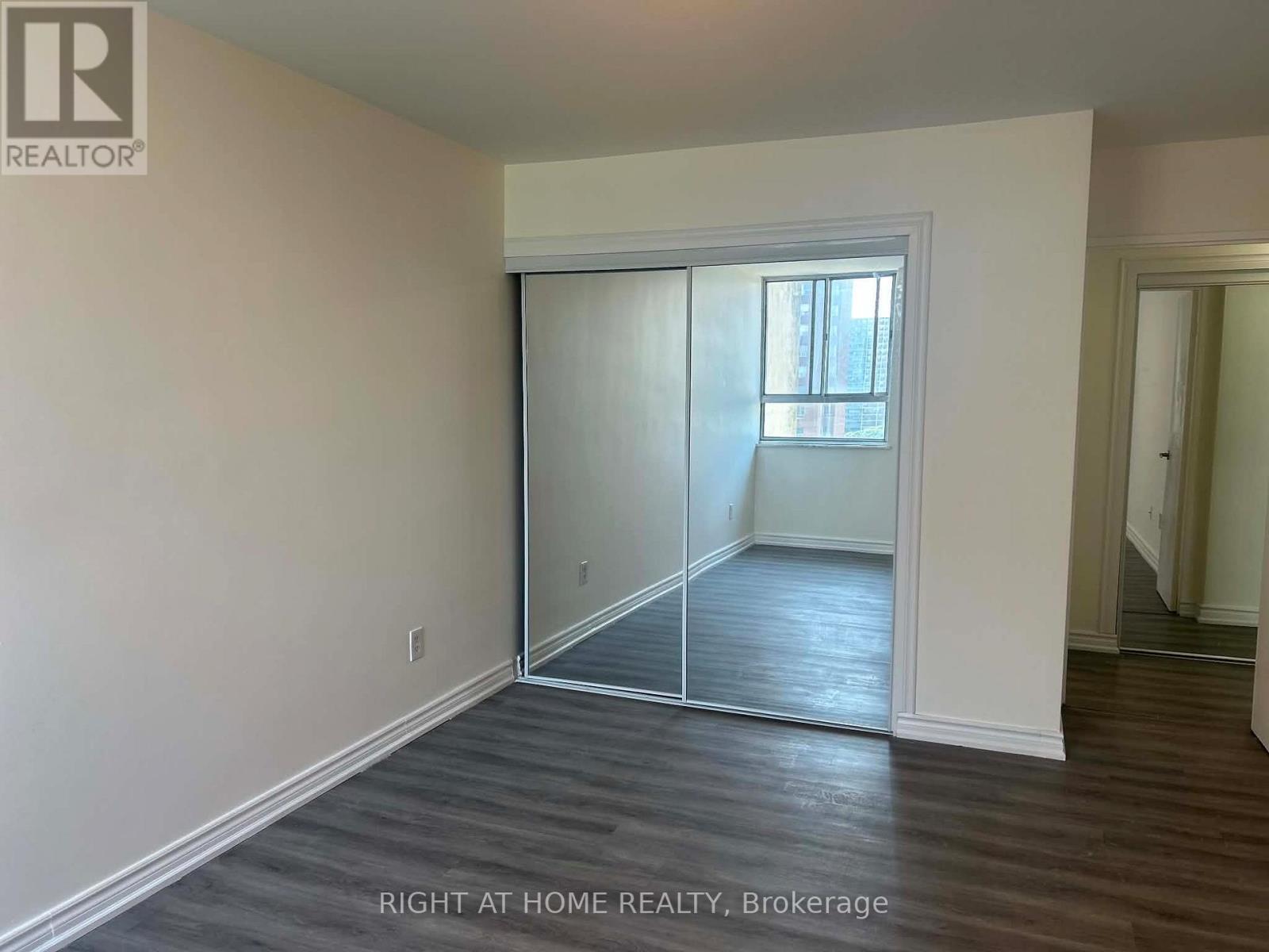 #1508 5 MASSEY SQUARE - 17