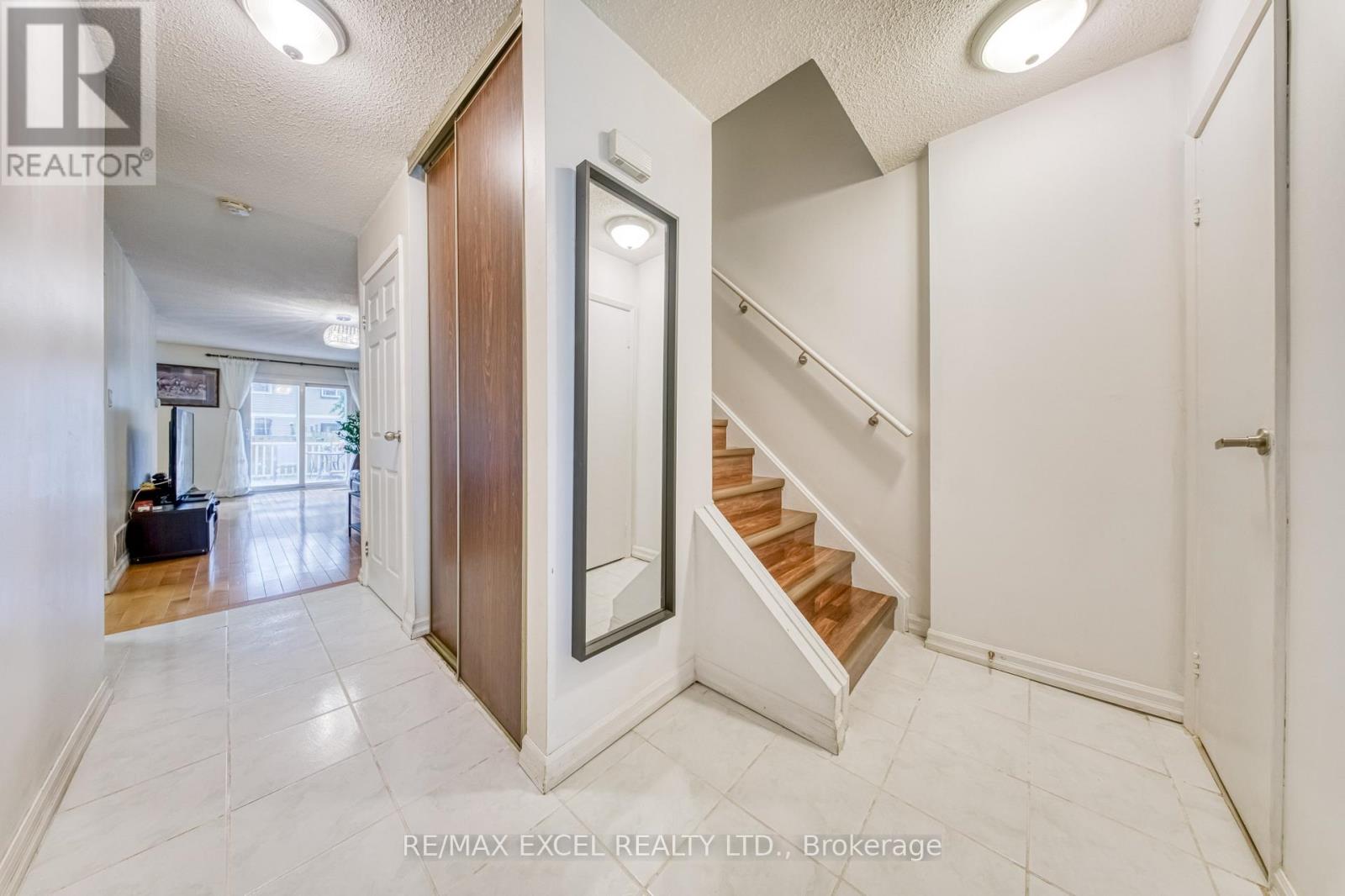 17 SADLEE COVE CRESCENT - 37