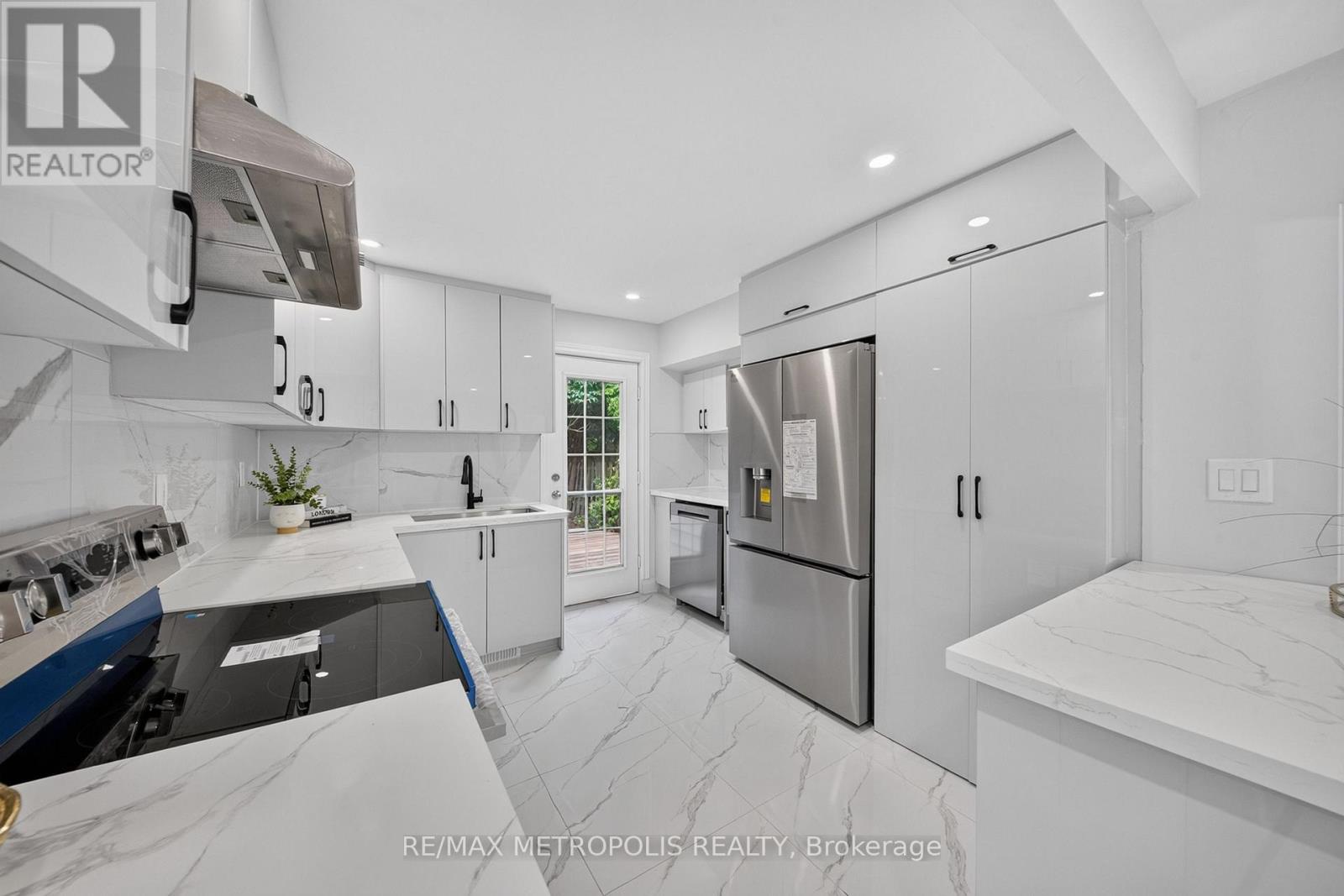 208 PALMERSTON AVENUE - 5