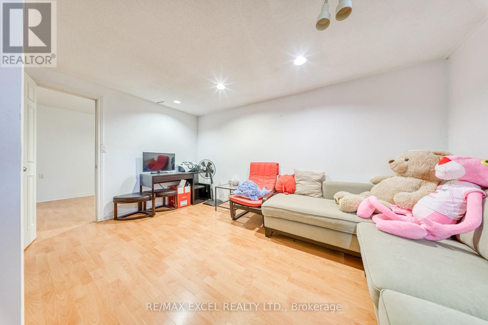 17 SADLEE COVE CRESCENT - 28