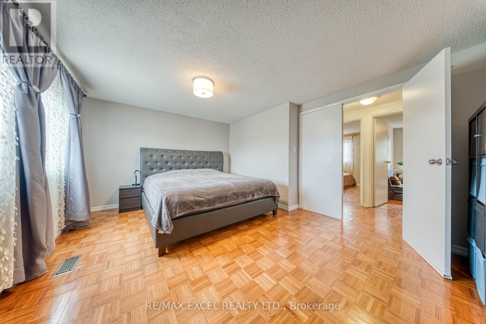 17 SADLEE COVE CRESCENT - 17