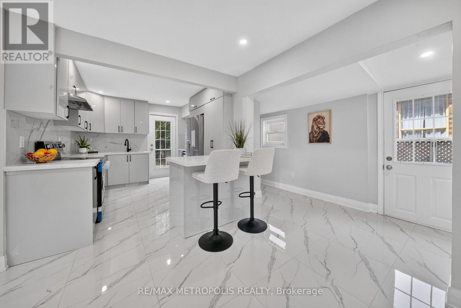 208 PALMERSTON AVENUE - 7