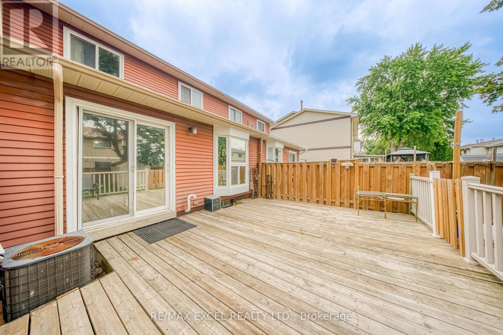 17 SADLEE COVE CRESCENT - 32