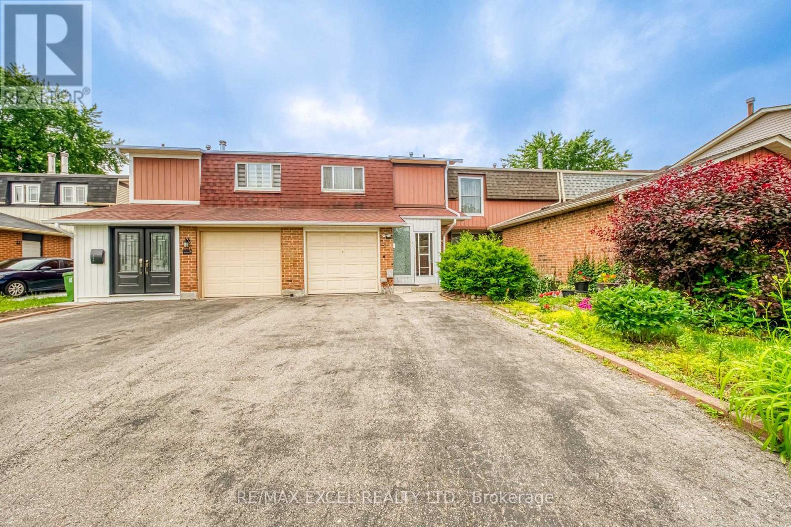 17 SADLEE COVE CRESCENT - 1
