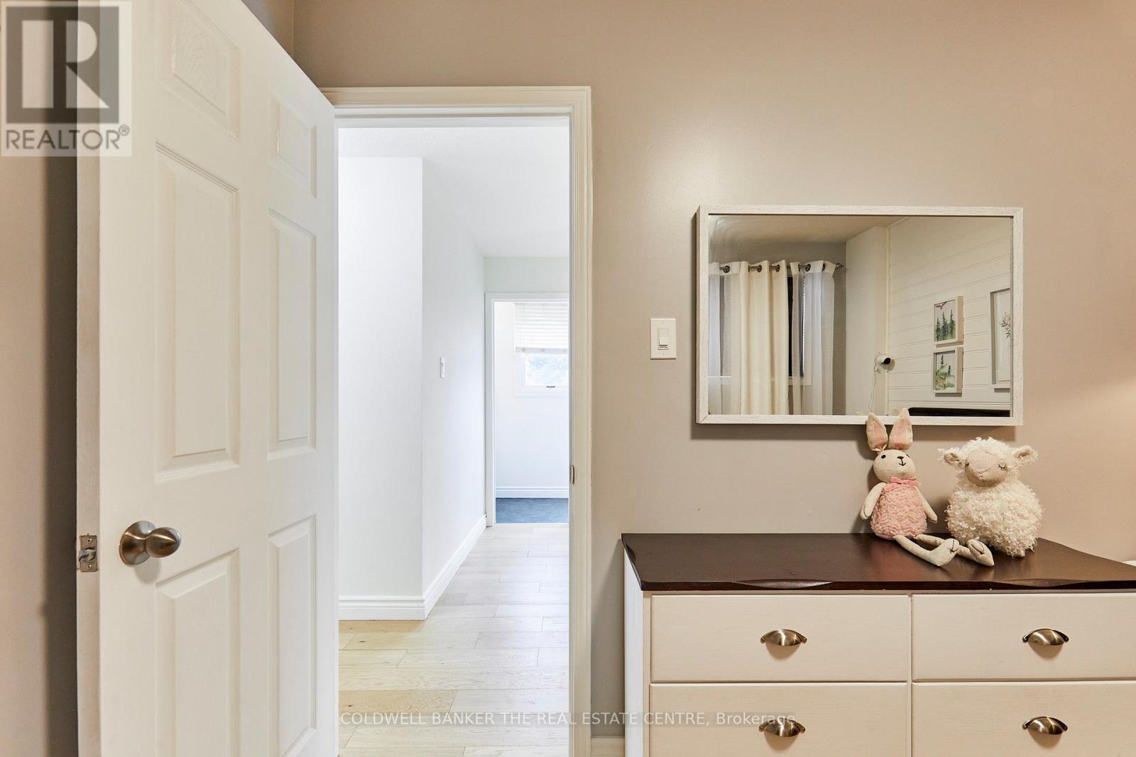 6 FAWN COURT - 24