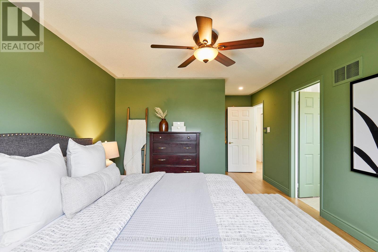 6 FAWN COURT - 22