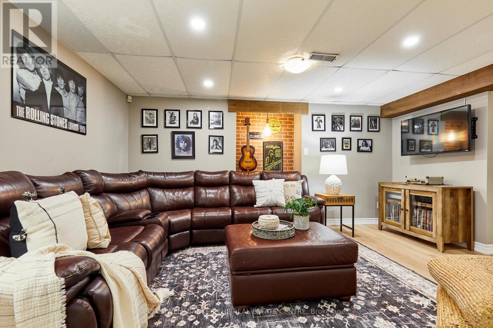 6 FAWN COURT - 32