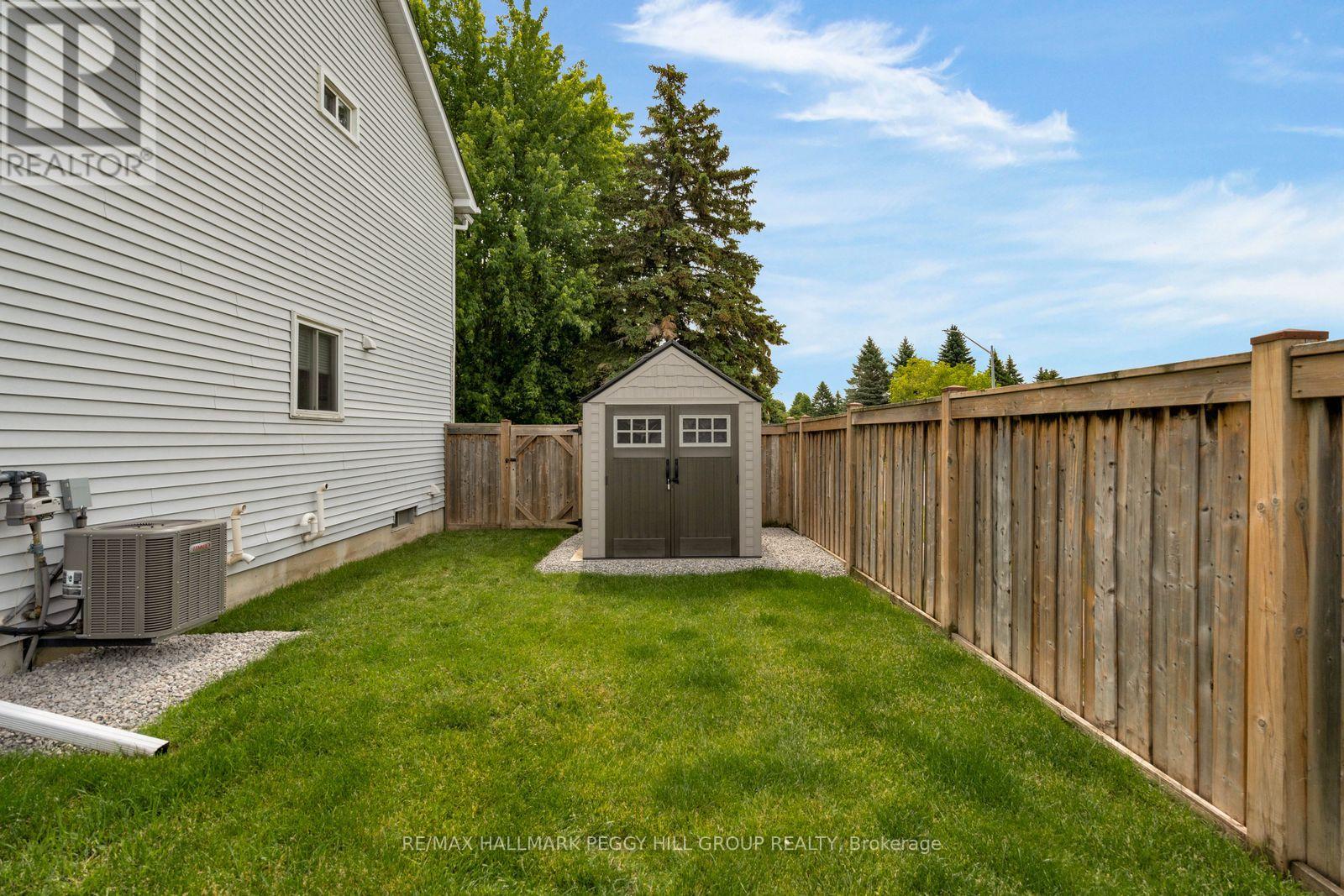 990 MACLEAN STREET - 16