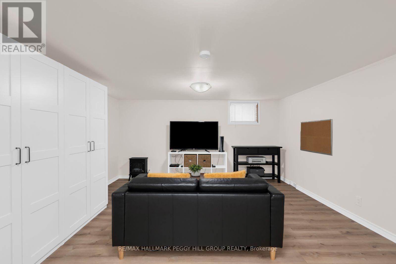 990 MACLEAN STREET - 12
