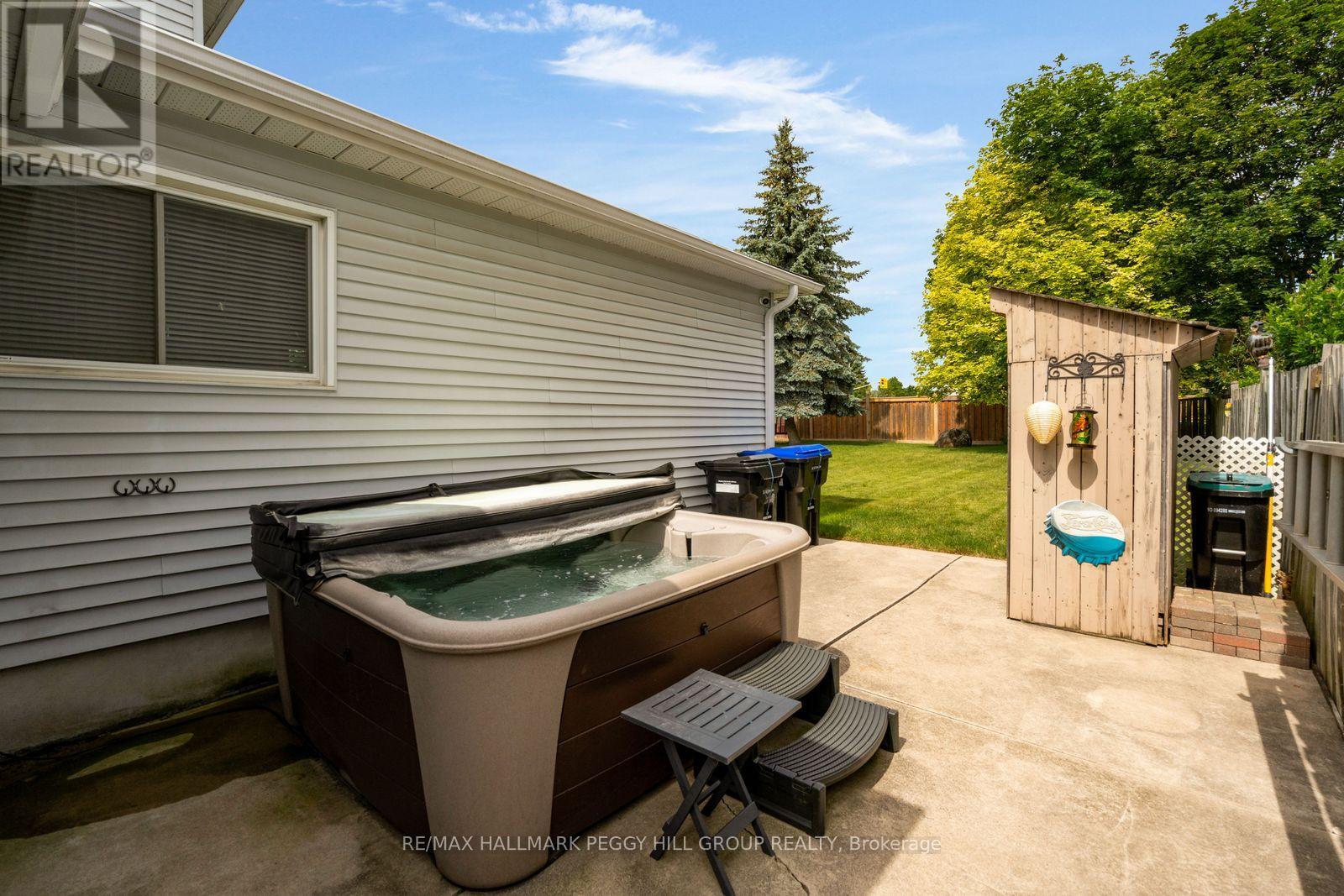 990 MACLEAN STREET - 20