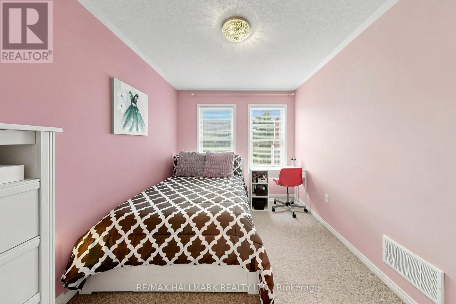 5 BEARINGS AVENUE - 32