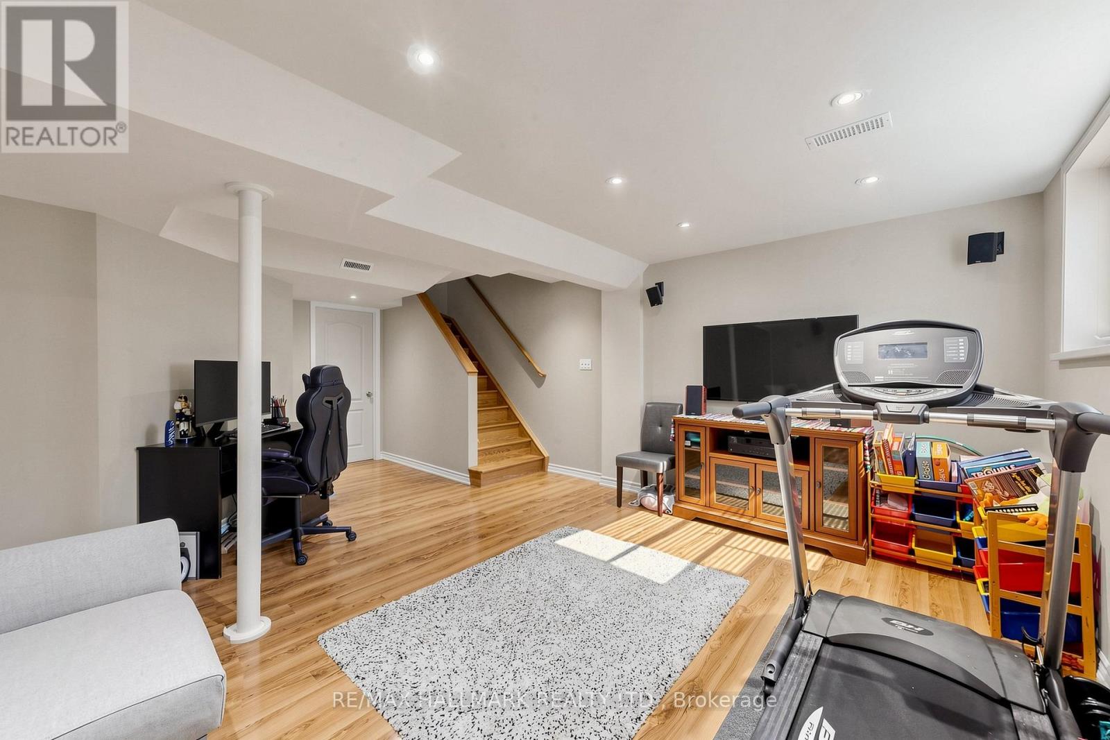 5 BEARINGS AVENUE - 37