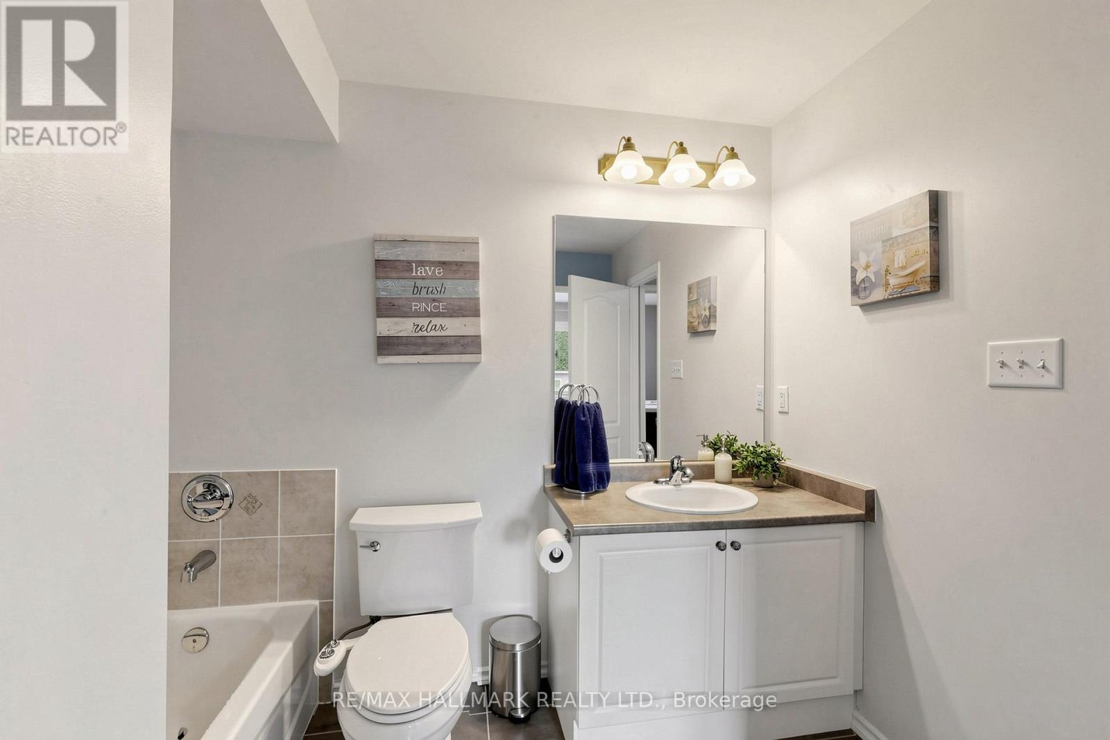 5 BEARINGS AVENUE - 24