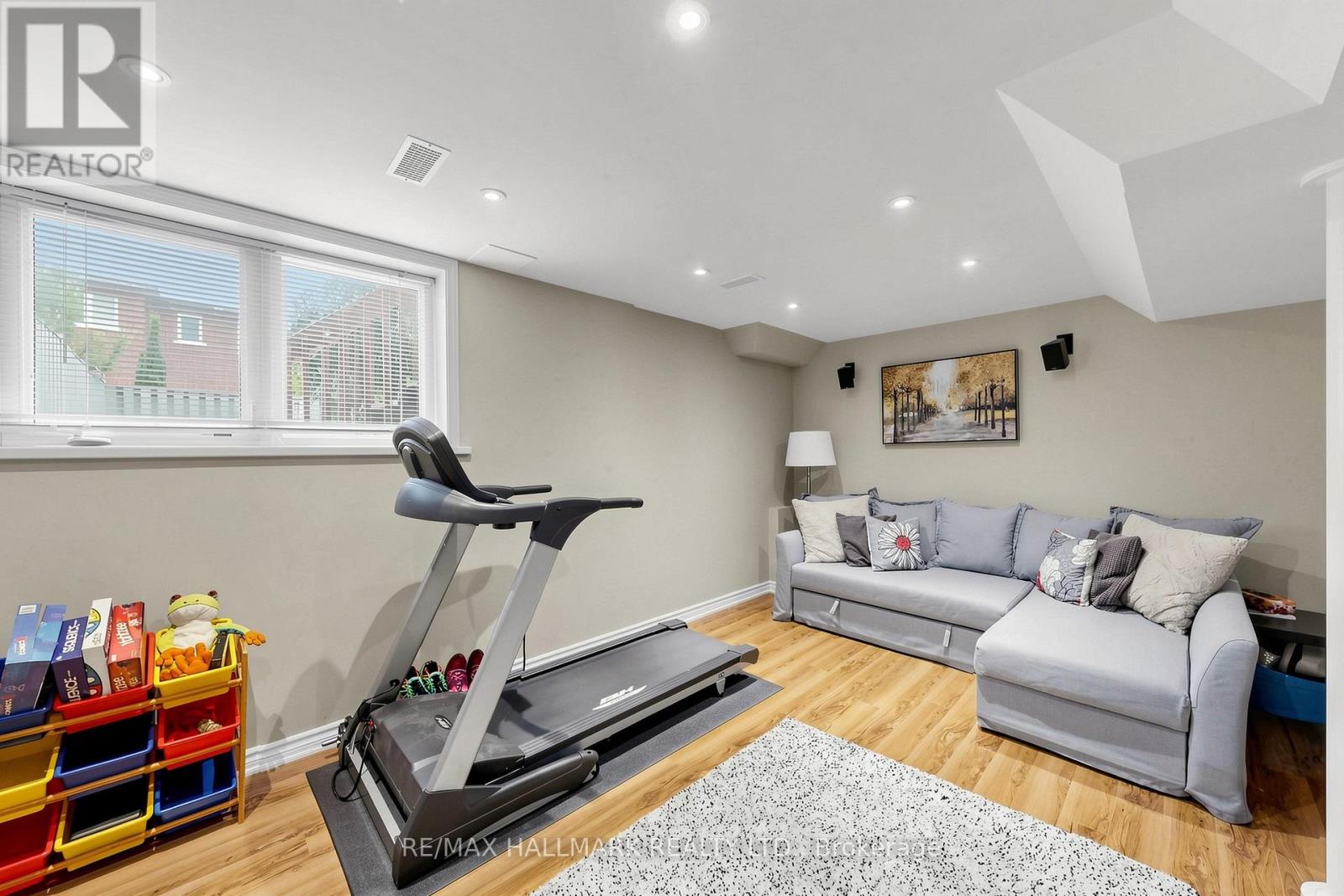 5 BEARINGS AVENUE - 34