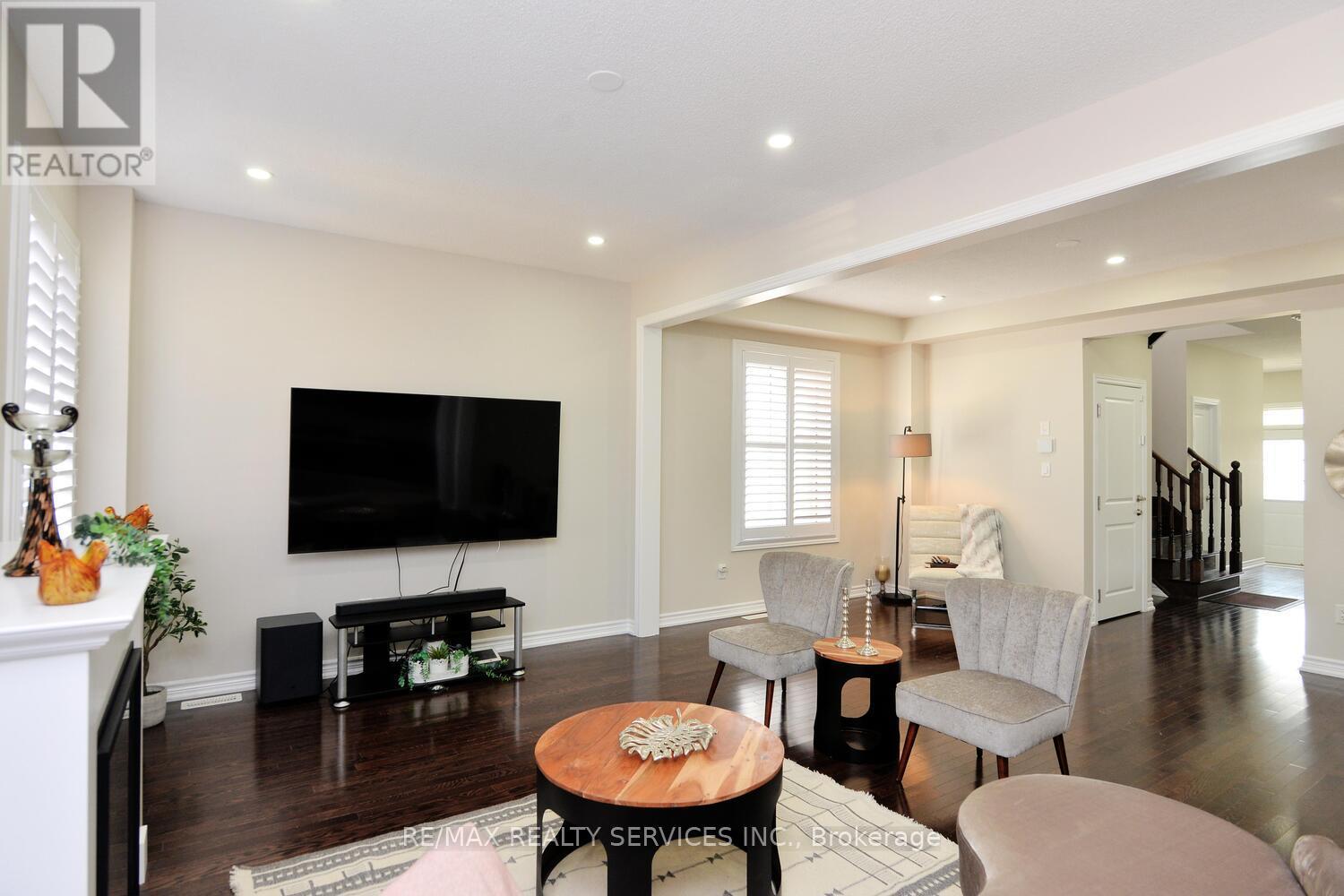 24 BACHELOR STREET - 12