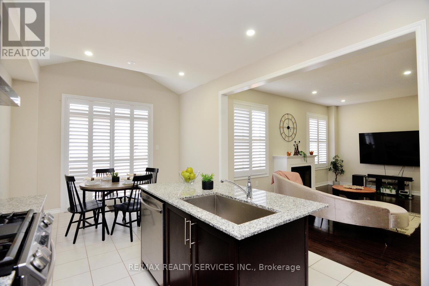 24 BACHELOR STREET - 15