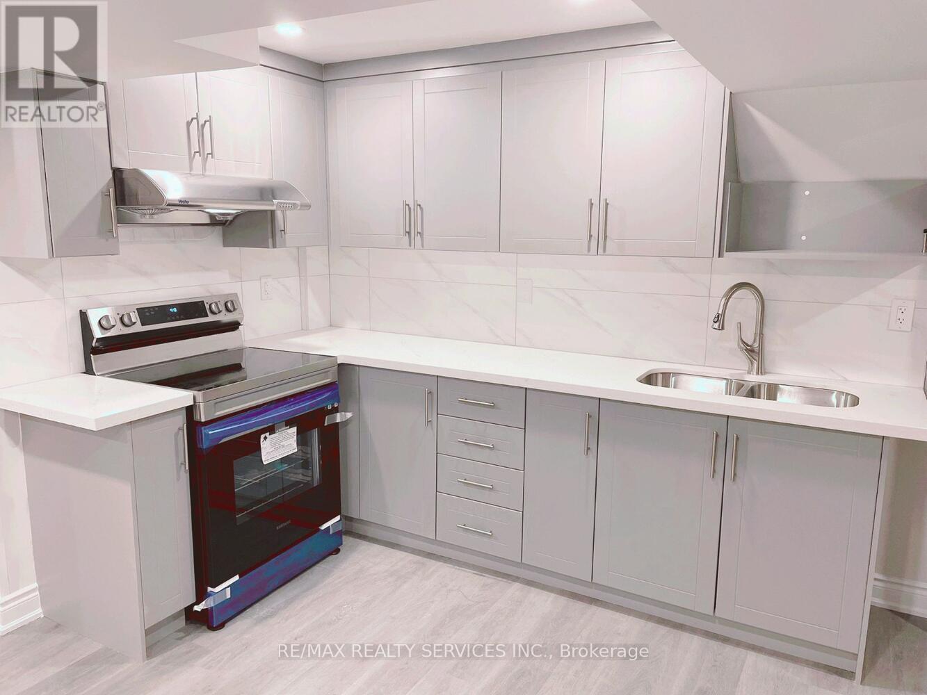 24 BACHELOR STREET - 41