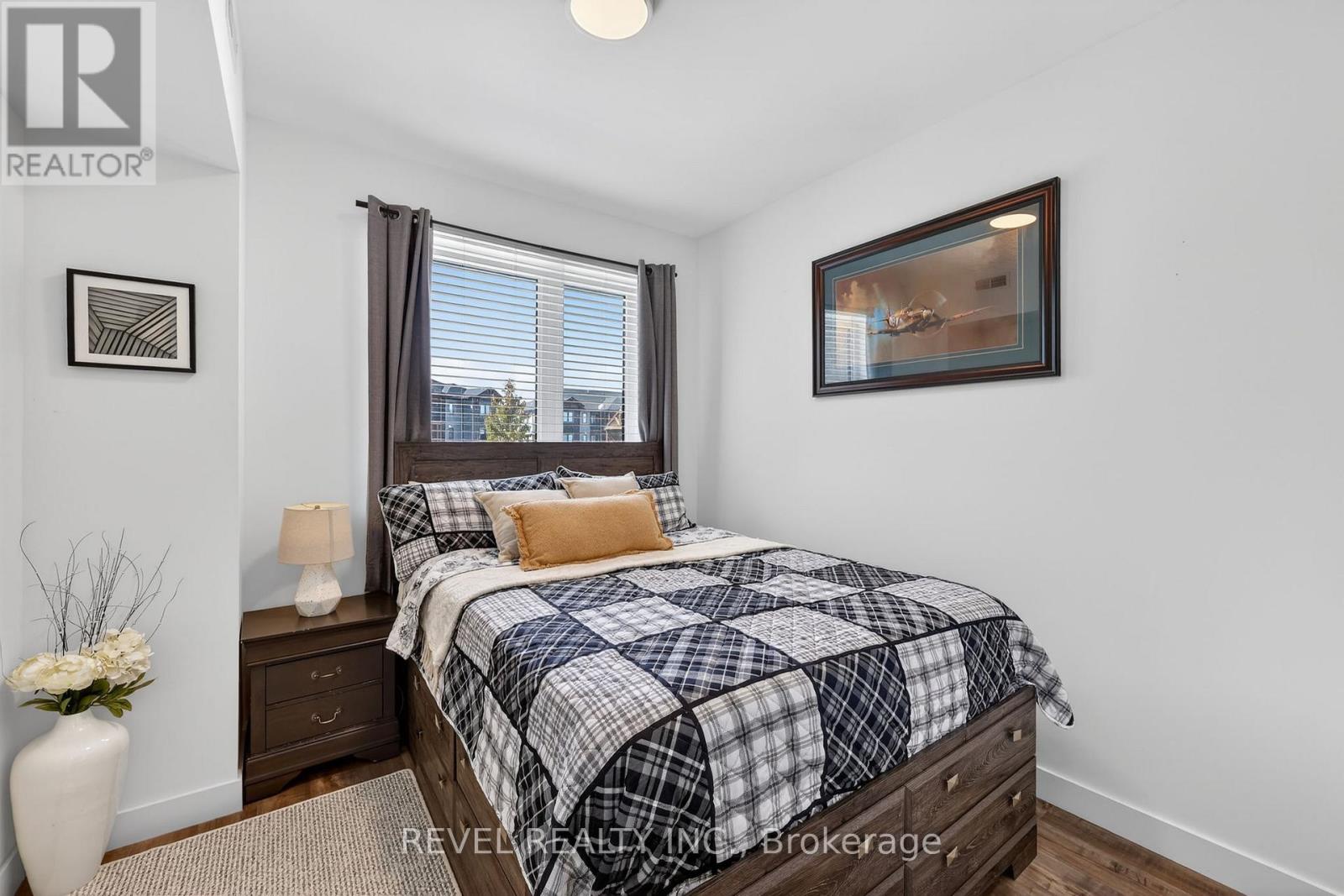 #306 10 BEAUSOLEIL LANE - 18