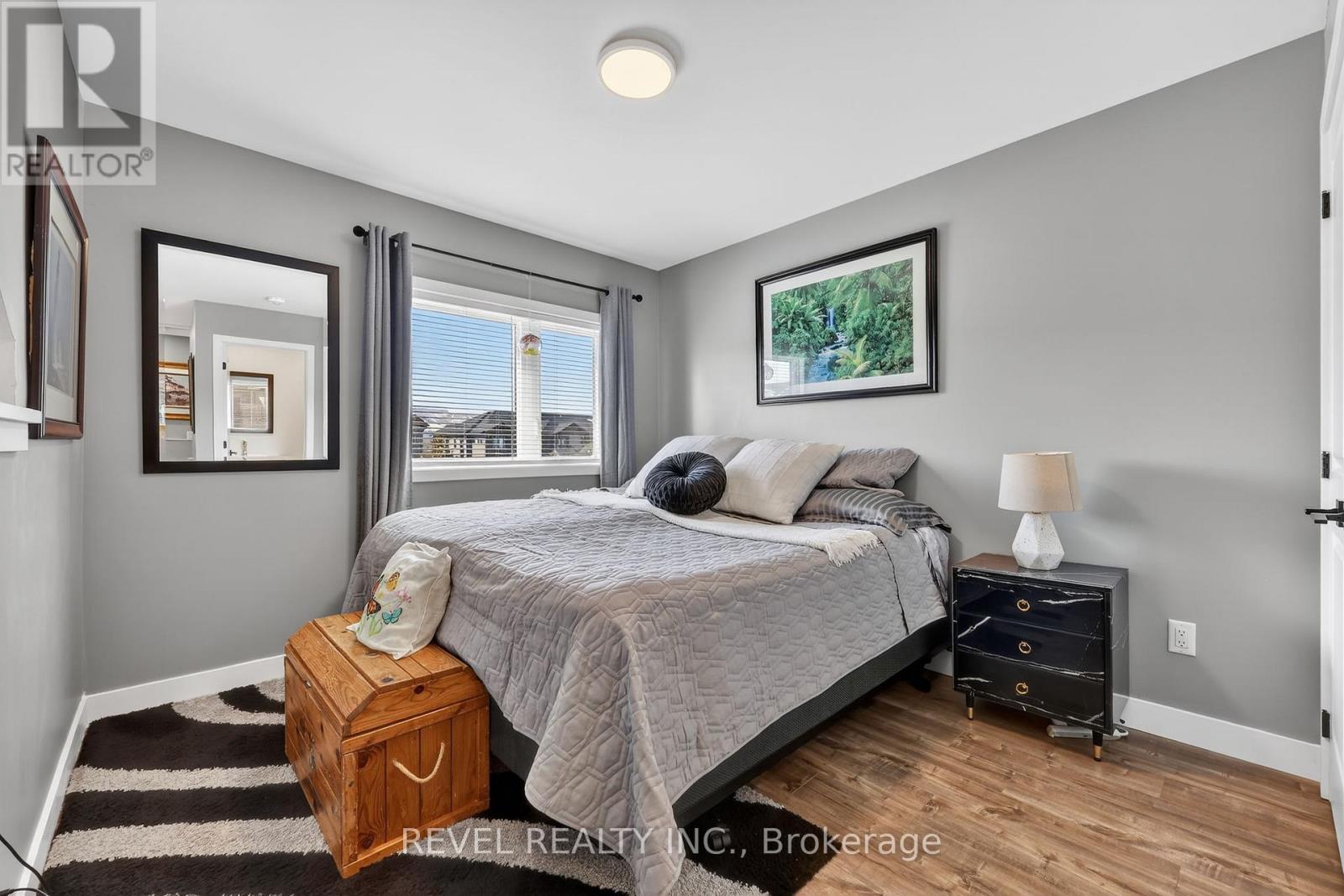 #306 10 BEAUSOLEIL LANE - 26
