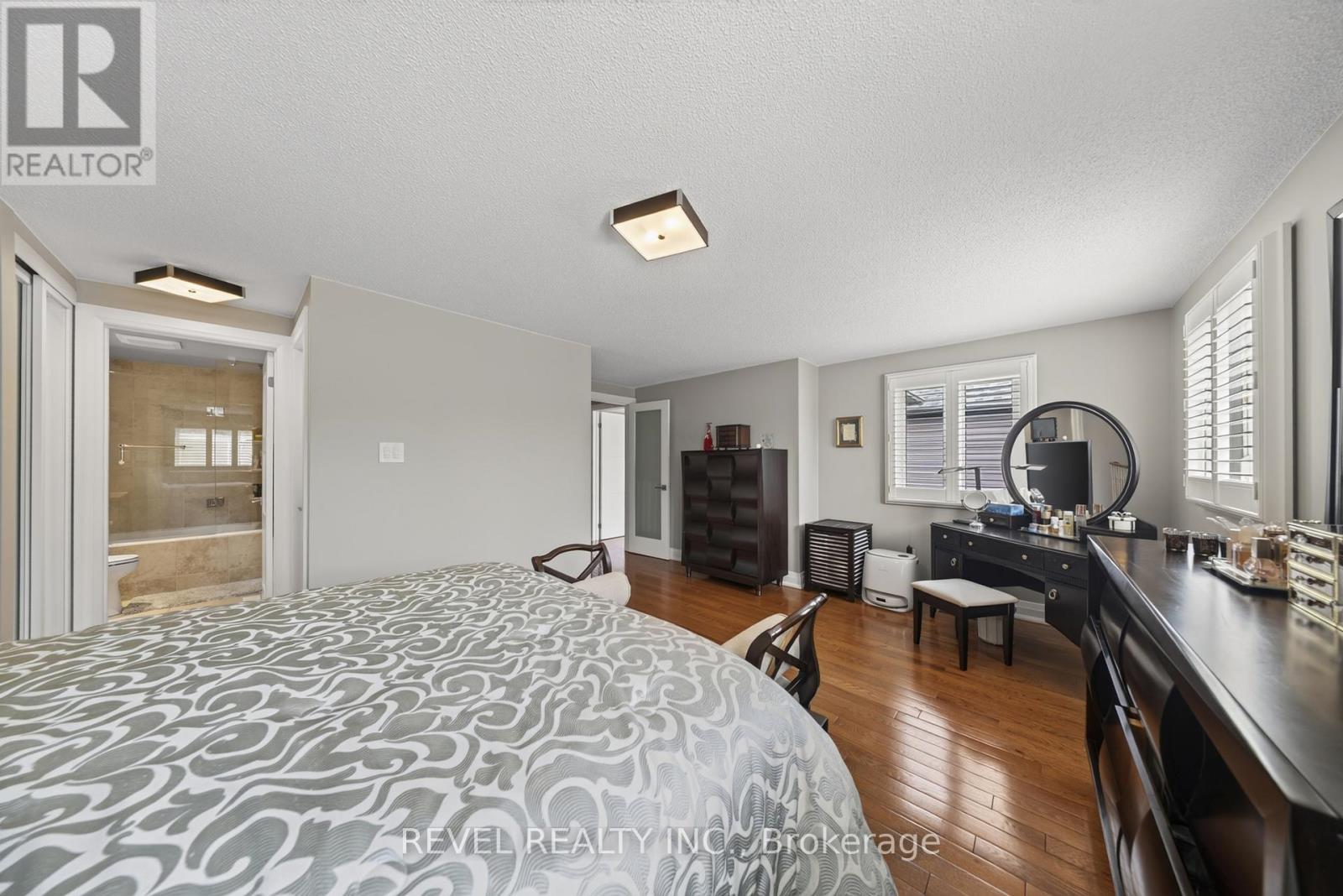 30 HALLEN ROAD - 34