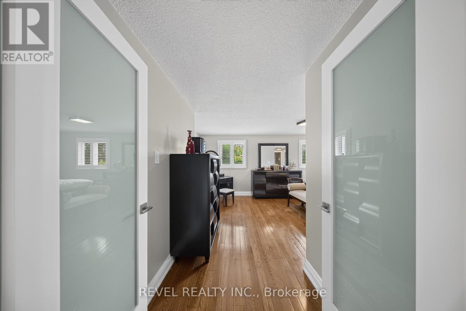 30 HALLEN ROAD - 33