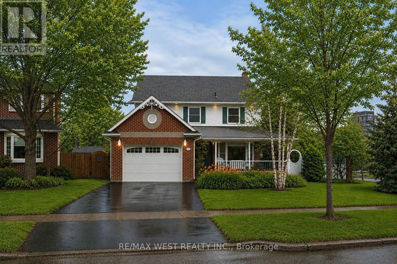 690 ROBERTSON CRESCENT - 1