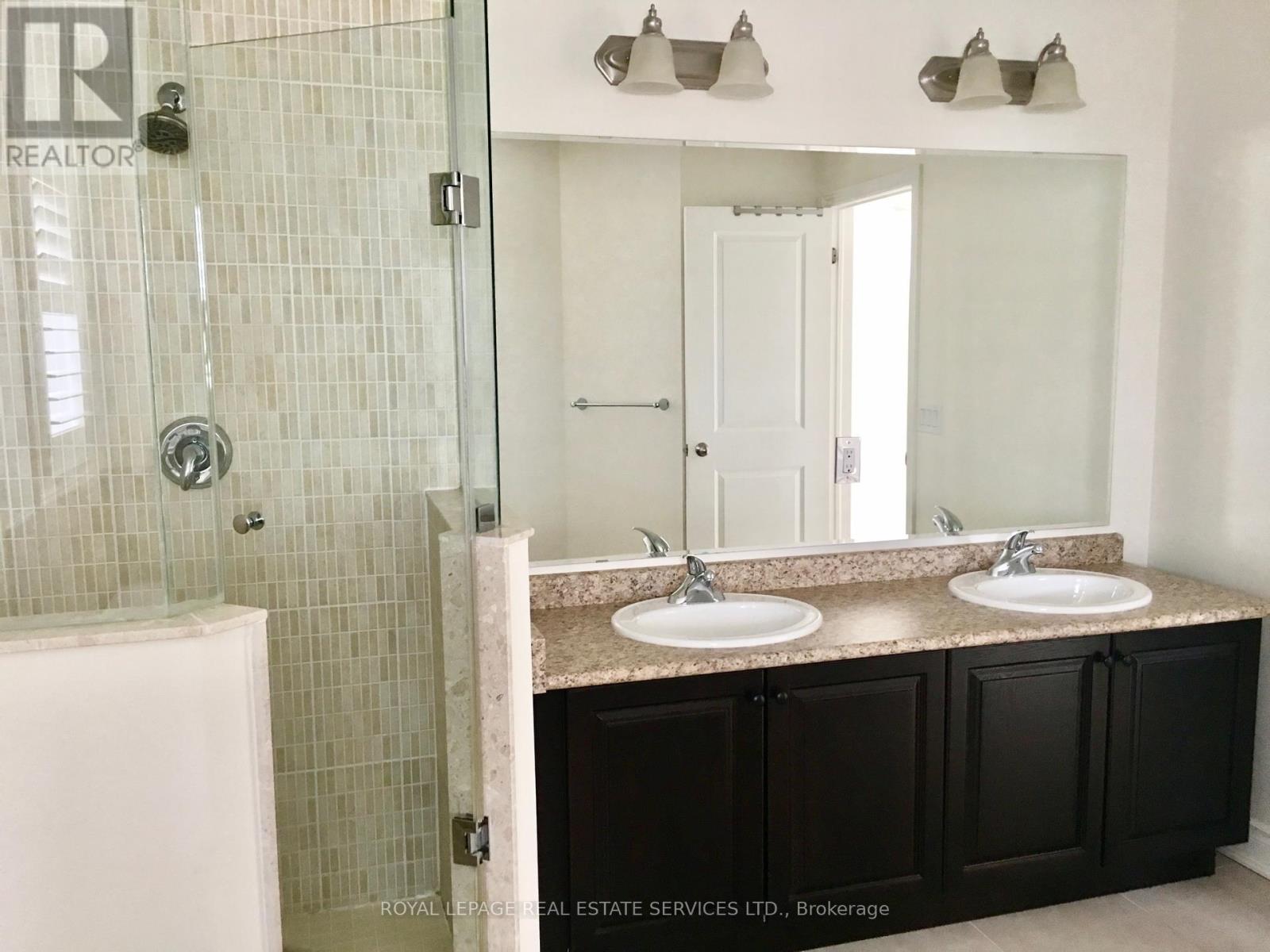 #19 3045 GLADESIDE AVENUE - 28