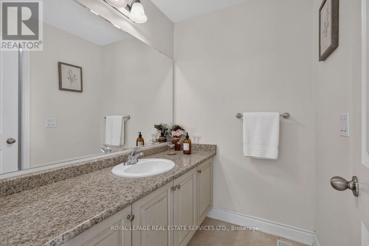 #19 3045 GLADESIDE AVENUE - 32