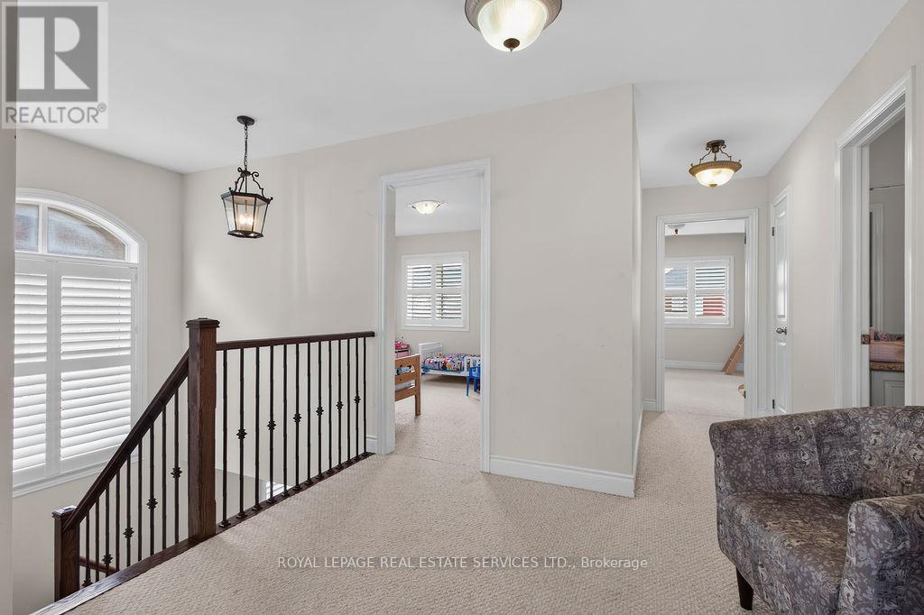 #19 3045 GLADESIDE AVENUE - 21