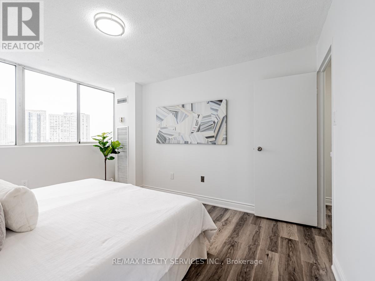 #1108 3590 KANEFF CRESCENT - 27