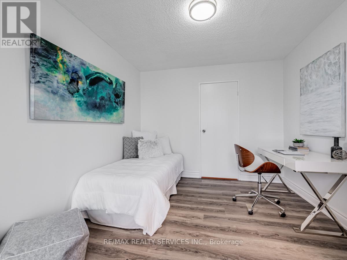 #1108 3590 KANEFF CRESCENT - 21
