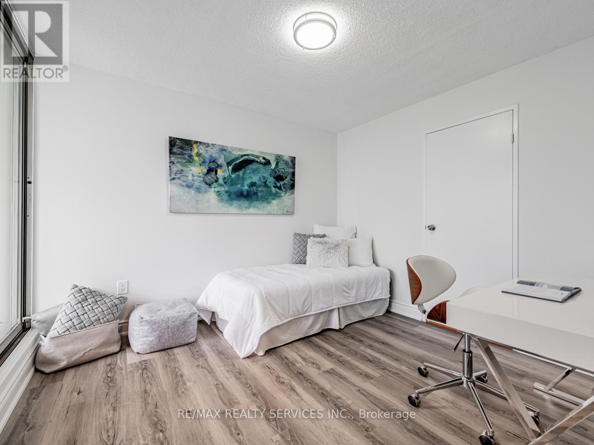 #1108 3590 KANEFF CRESCENT - 17