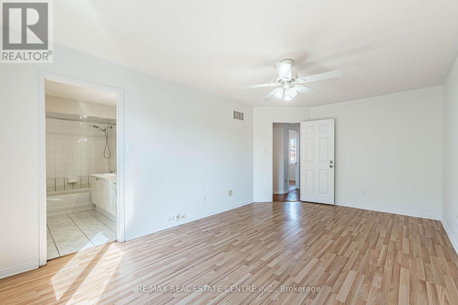 35 TWISTED OAK STREET - 20