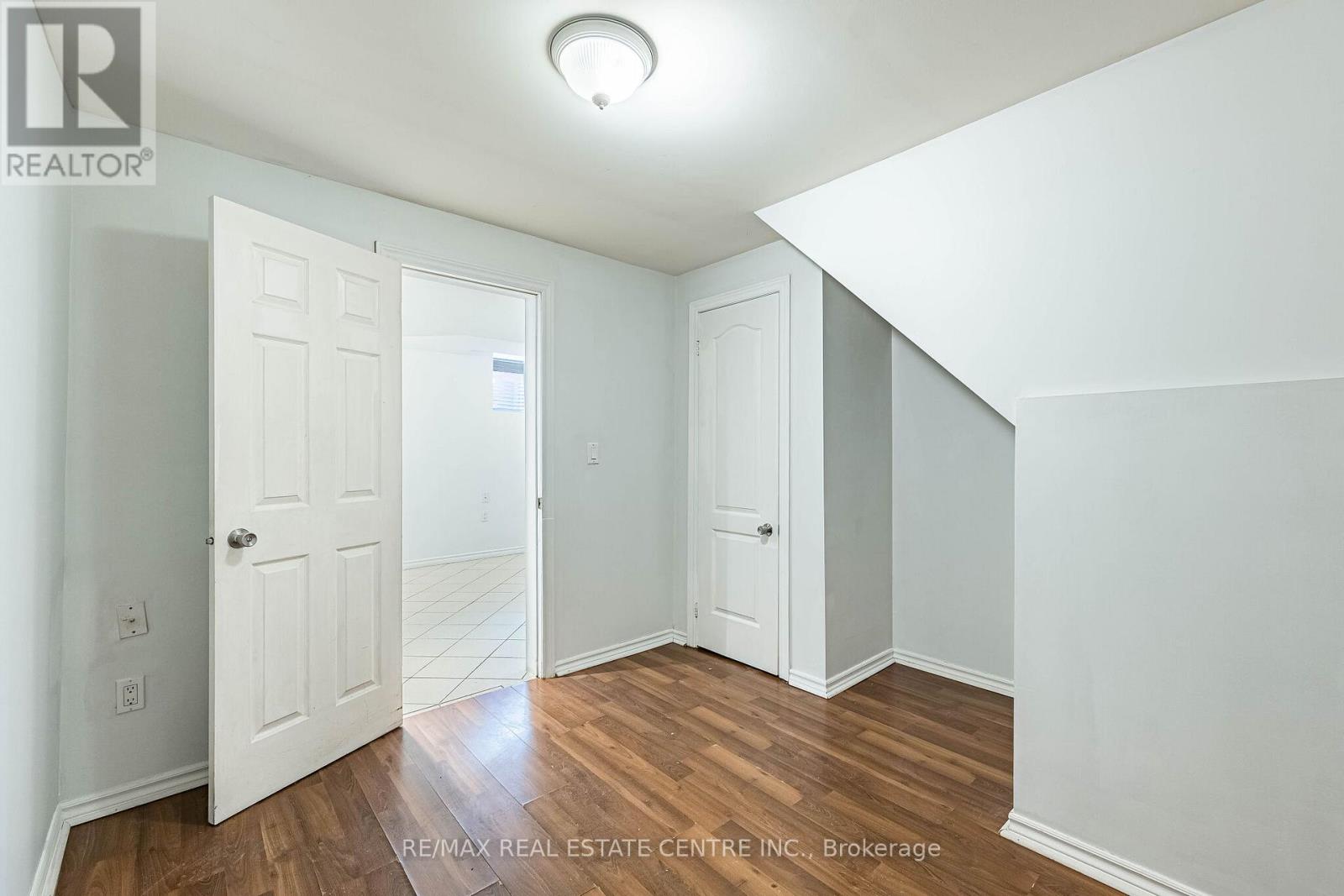35 TWISTED OAK STREET - 42