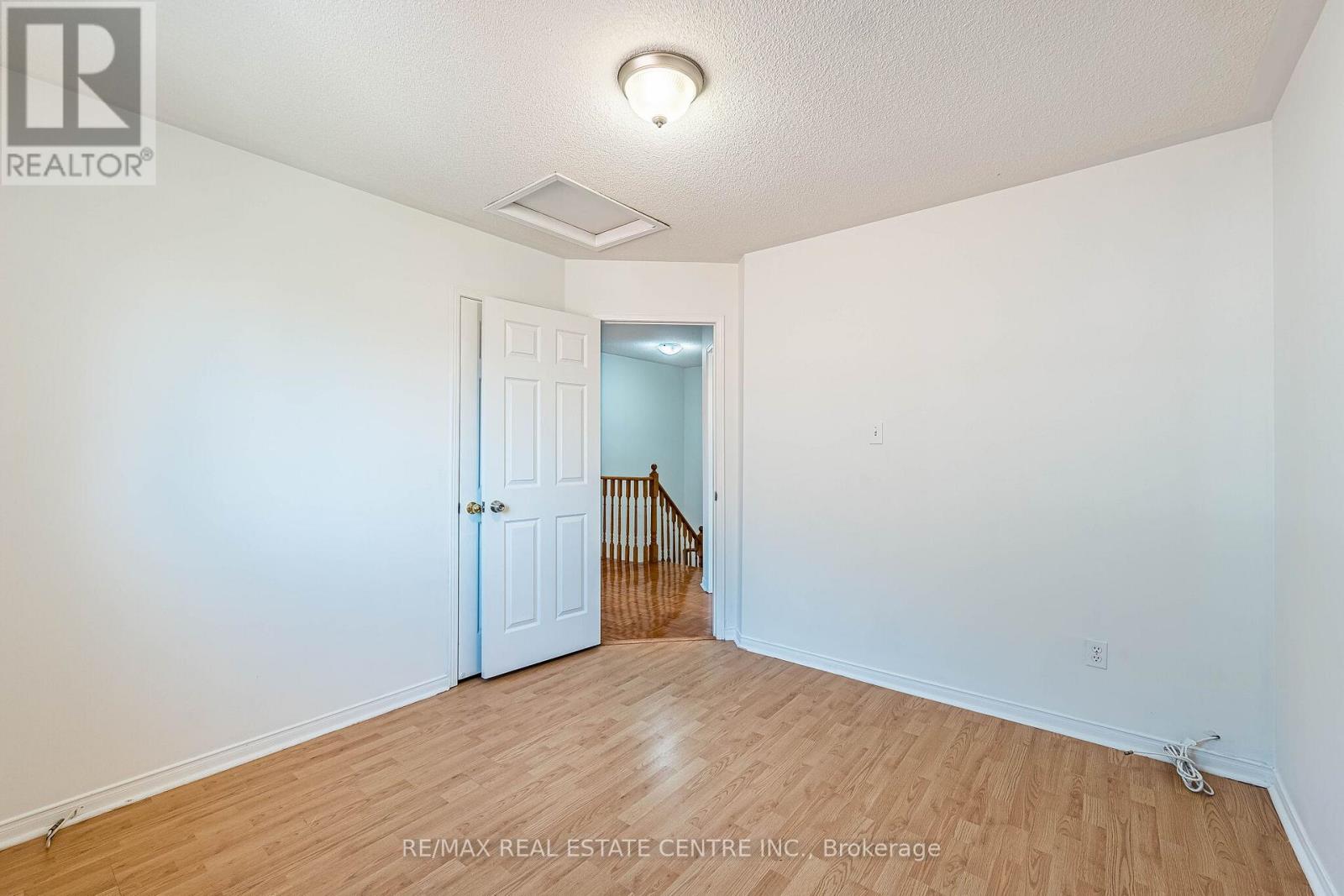 35 TWISTED OAK STREET - 26