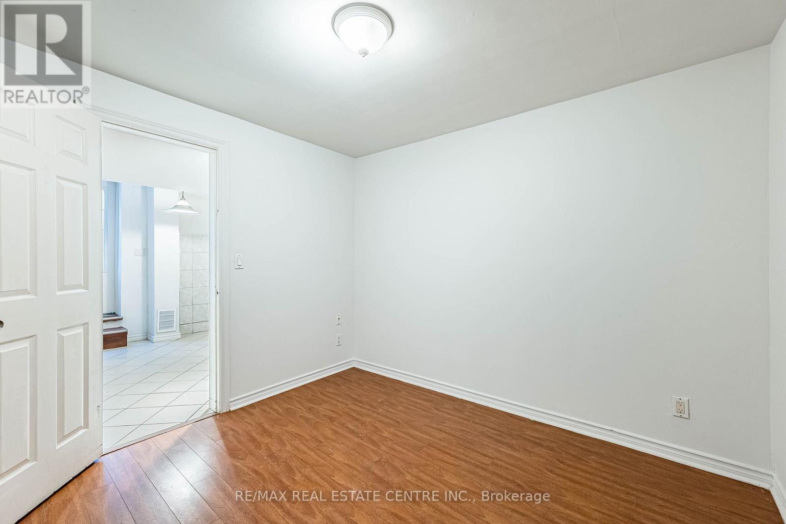 35 TWISTED OAK STREET - 44