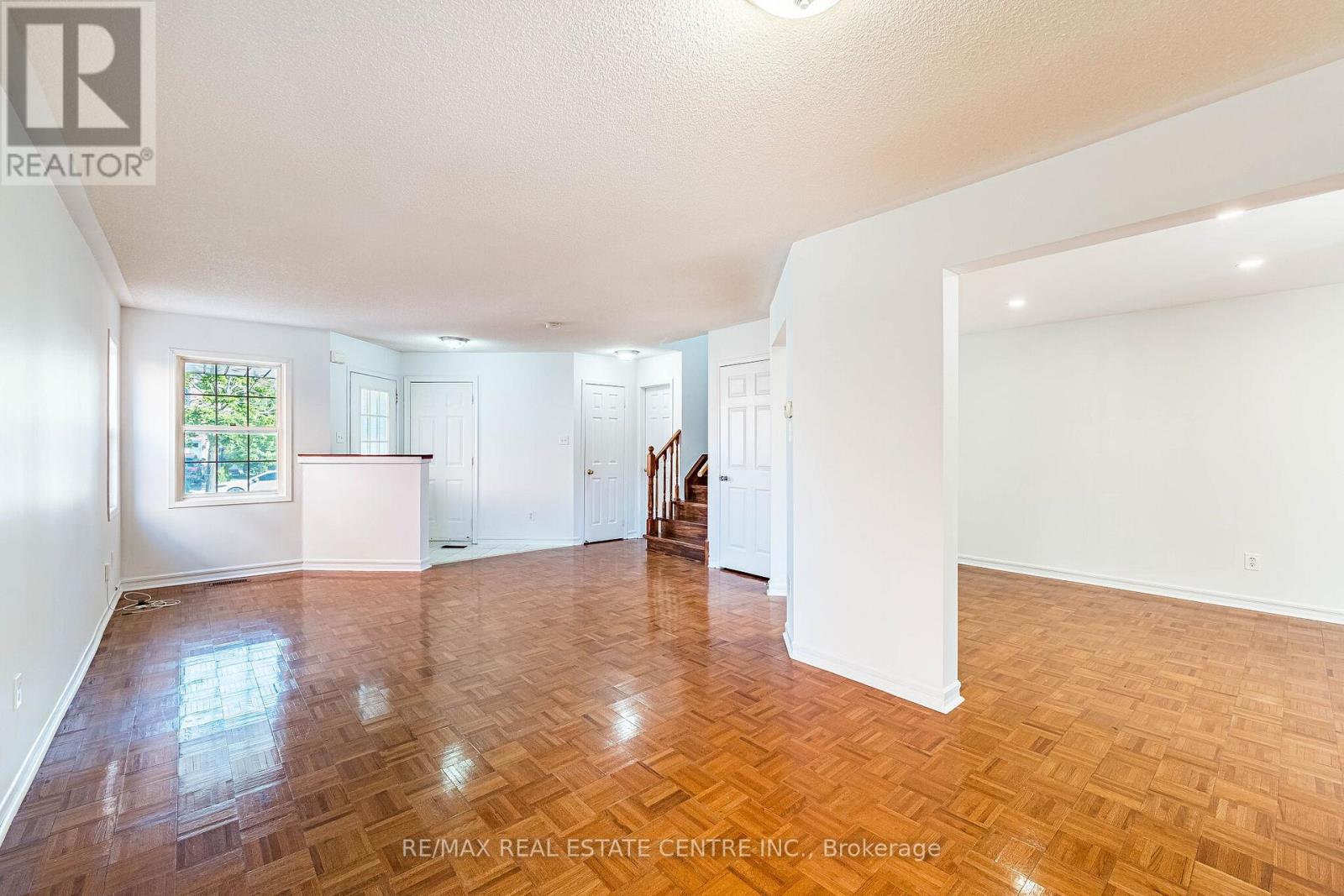 35 TWISTED OAK STREET - 6