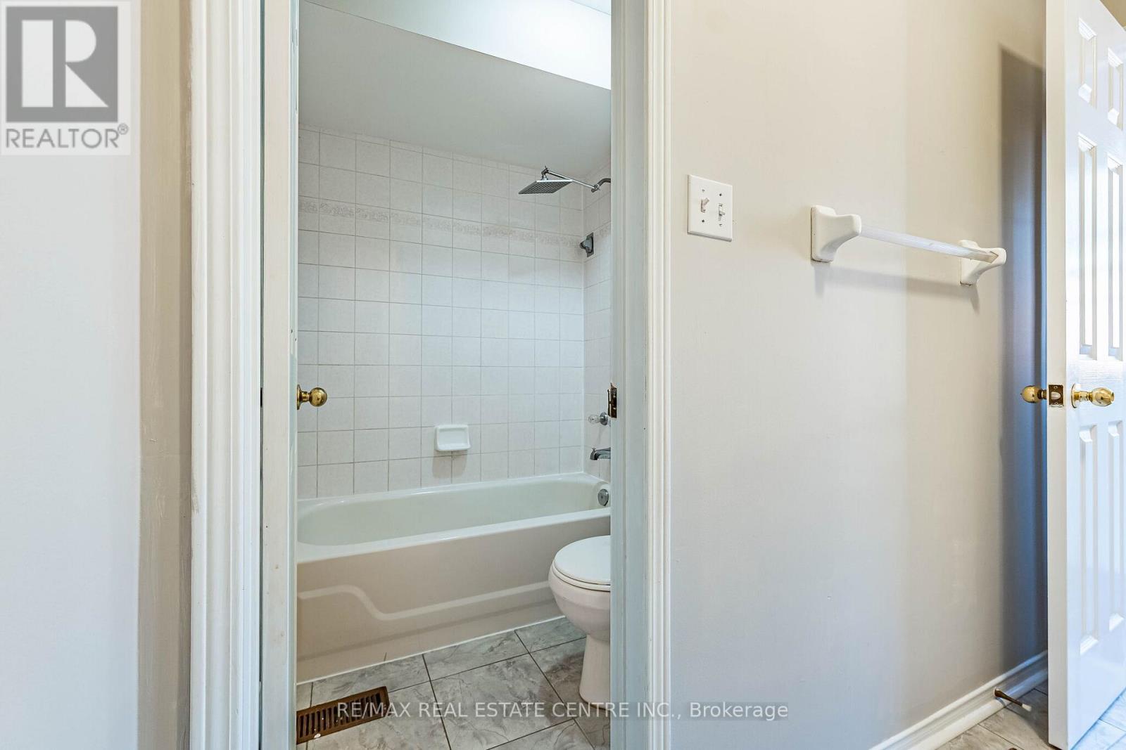 35 TWISTED OAK STREET - 35