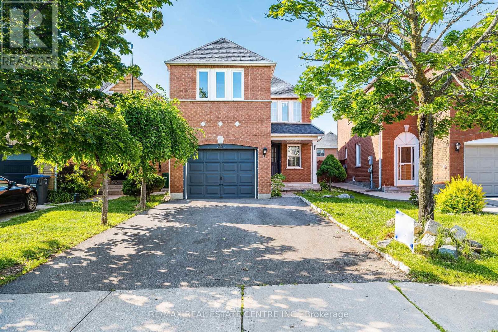 35 TWISTED OAK STREET - 1