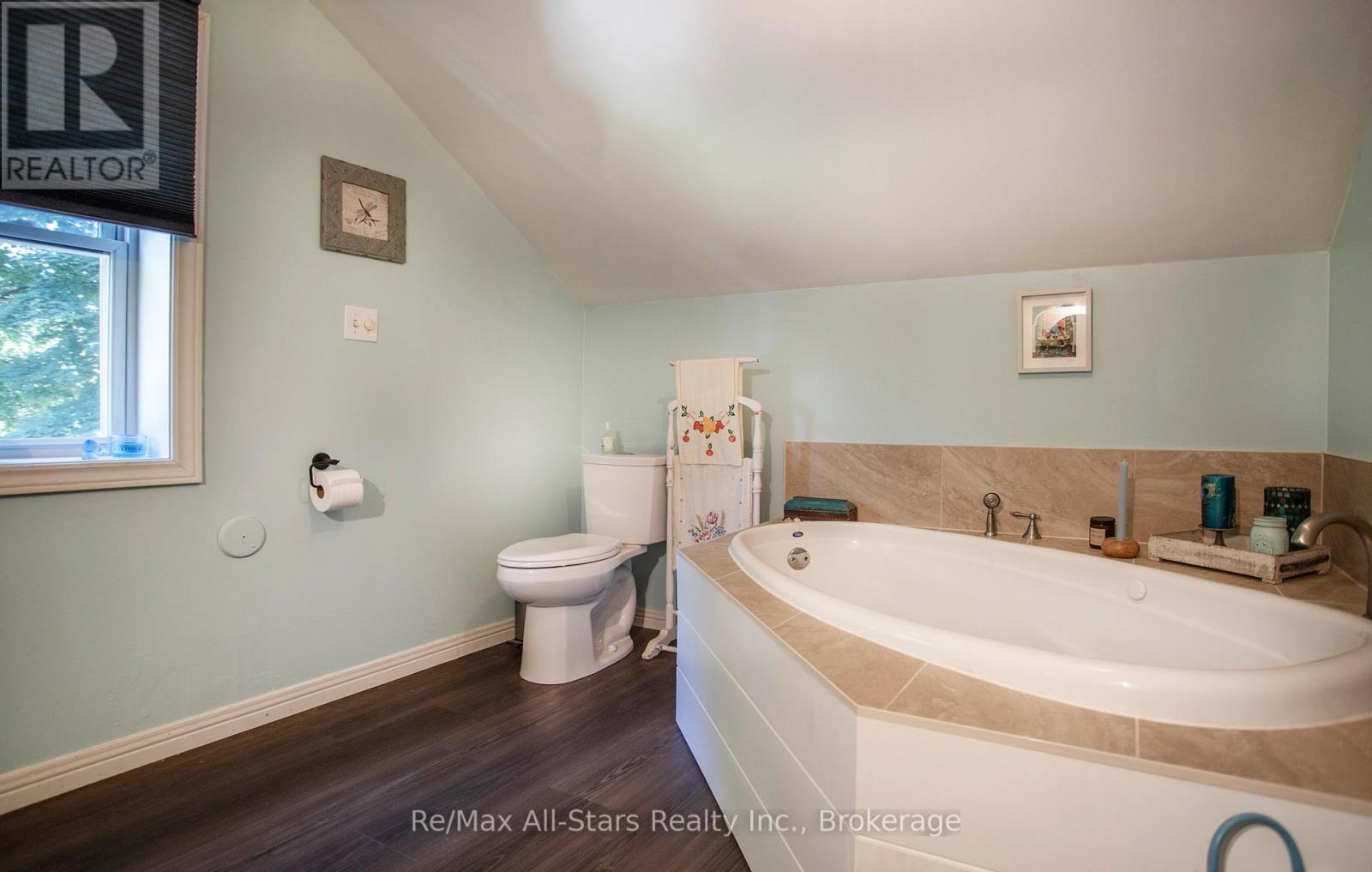 36 EMILY STREET E - 32