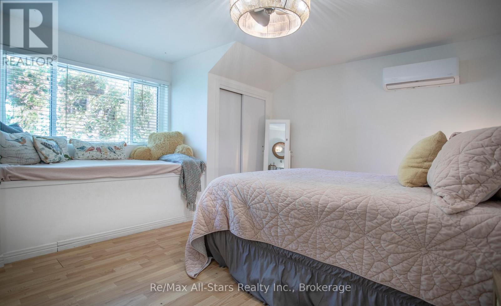 36 EMILY STREET E - 28