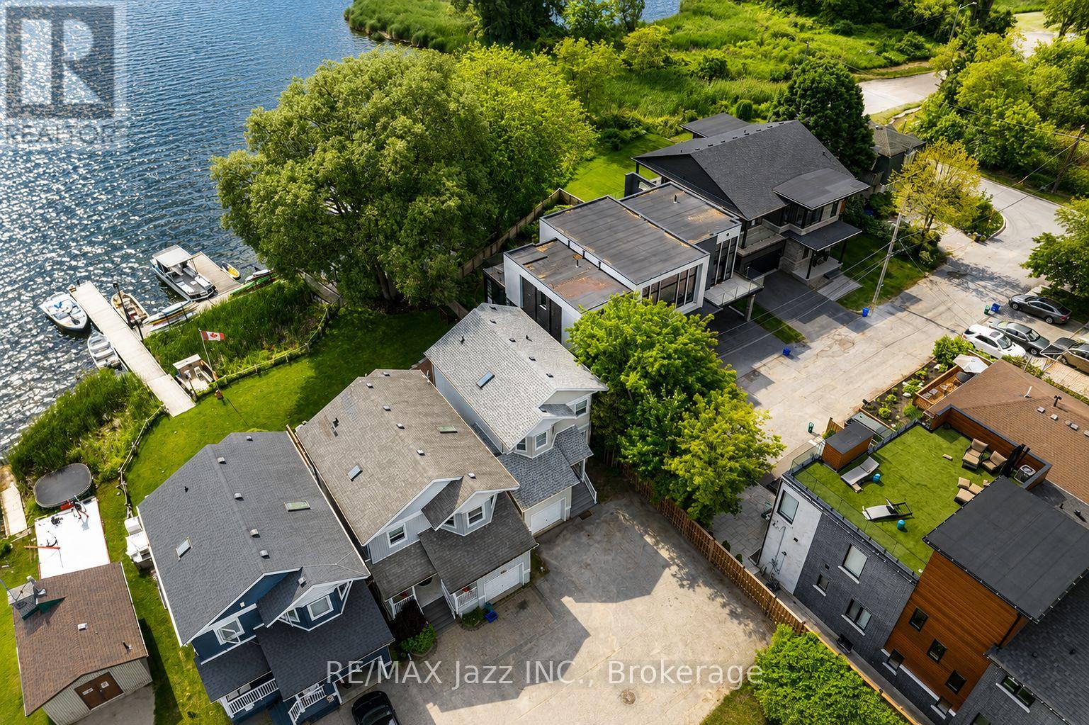 1236 BAYVIEW STREET - 3