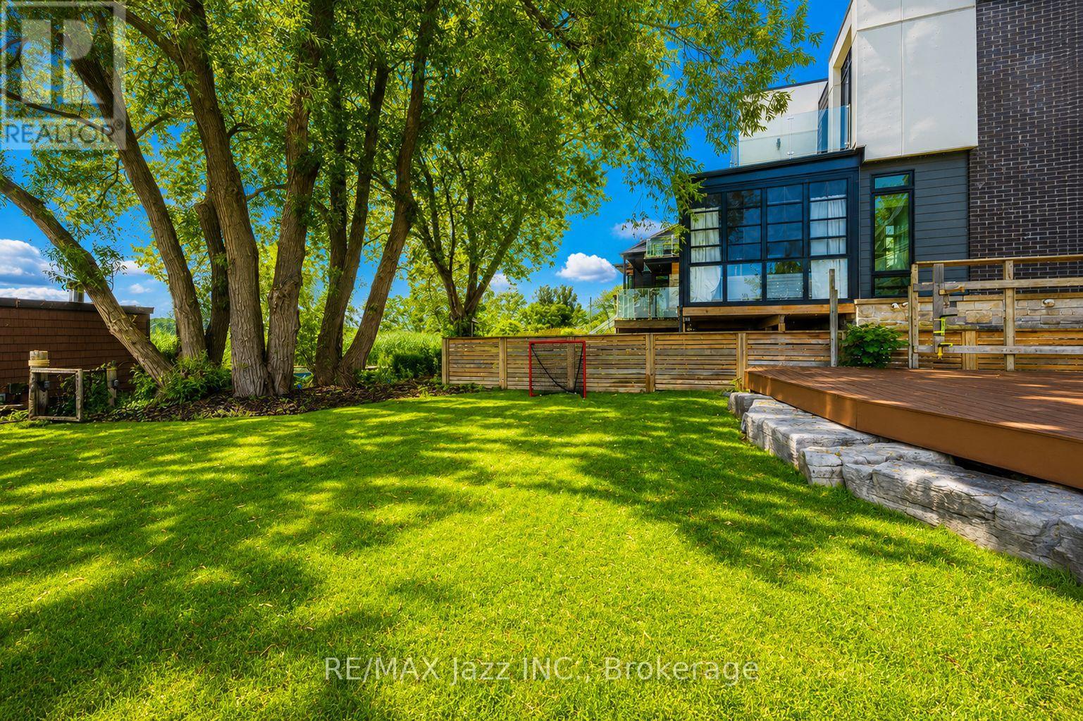 1236 BAYVIEW STREET - 40