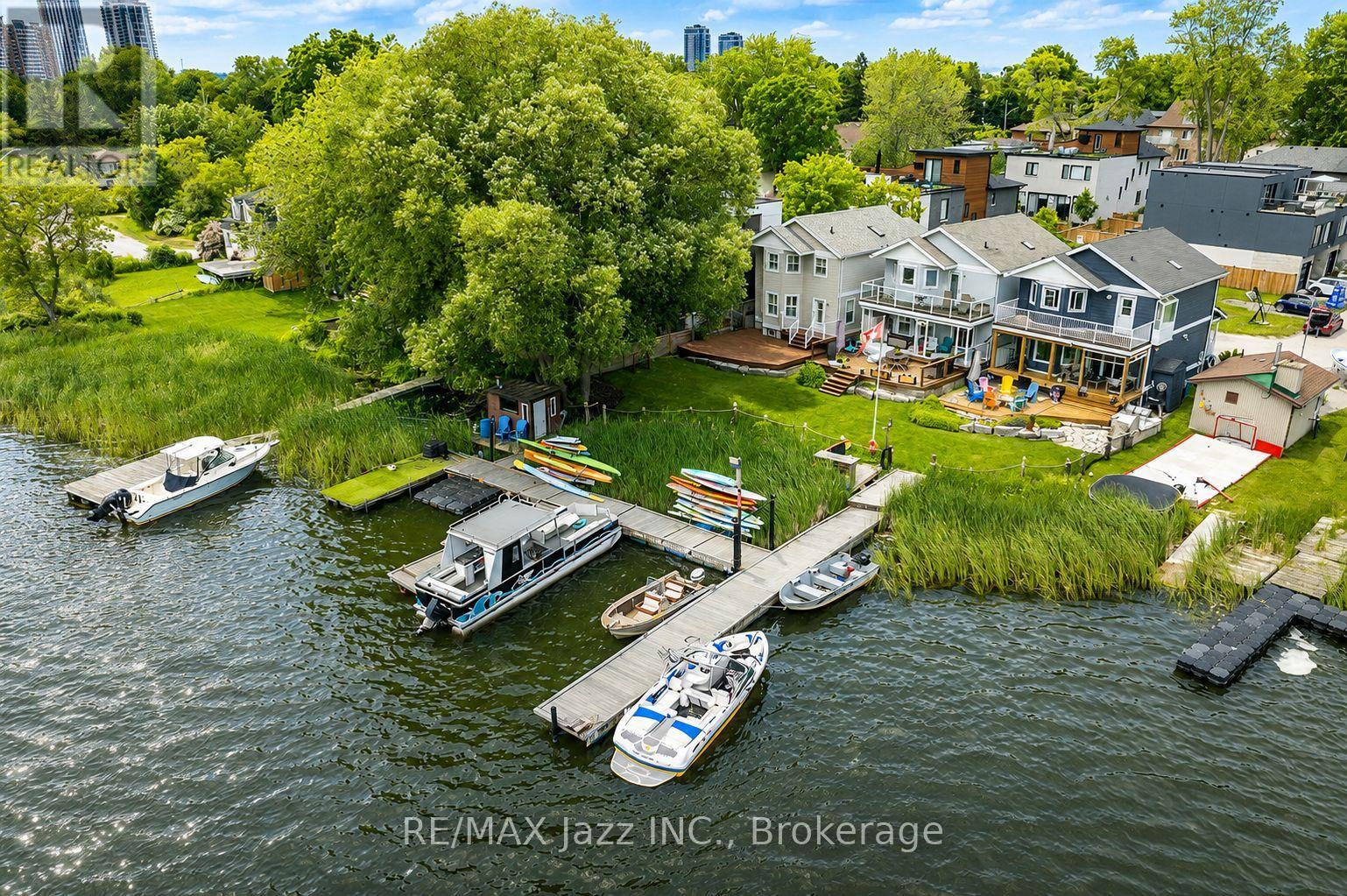 1236 BAYVIEW STREET - 46