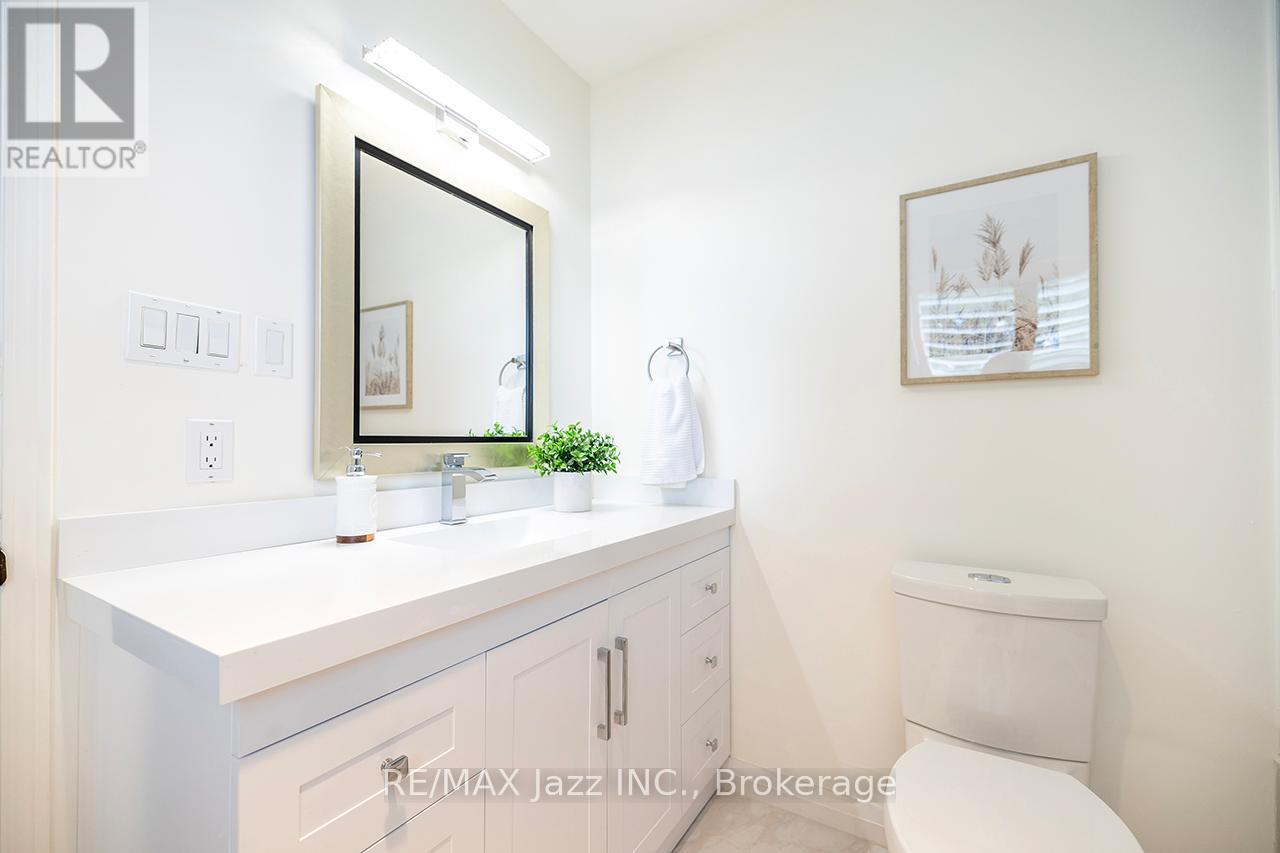 1236 BAYVIEW STREET - 34