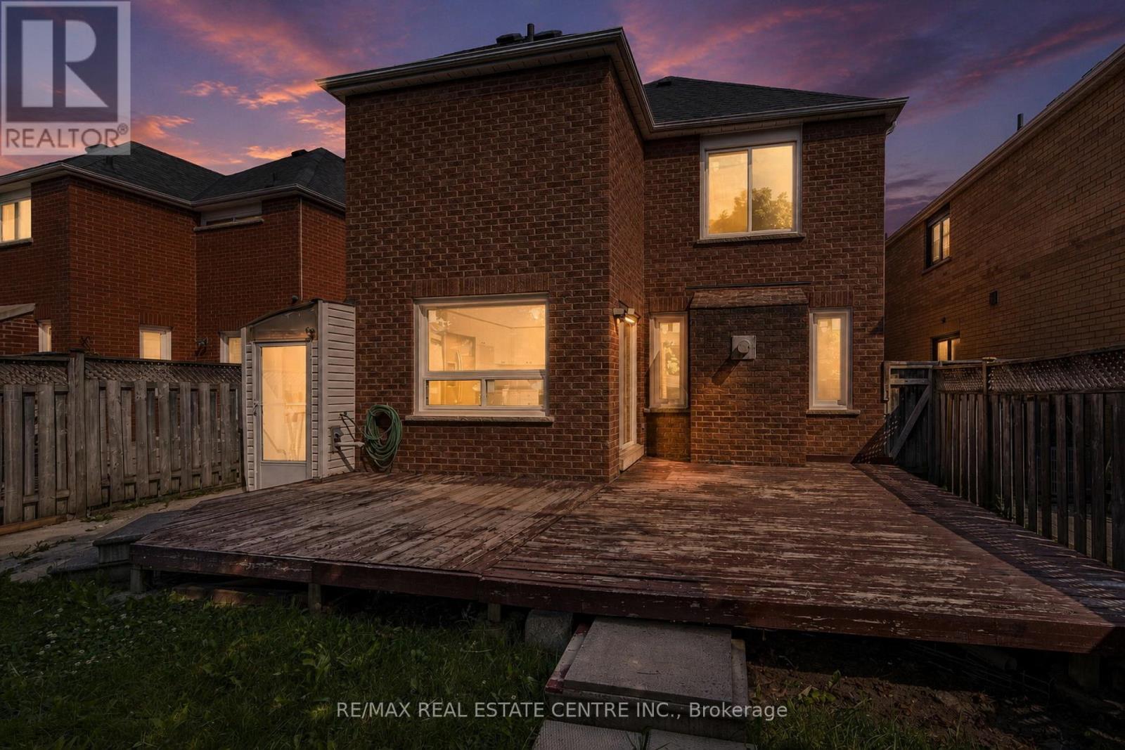 35 TWISTED OAK STREET - 49