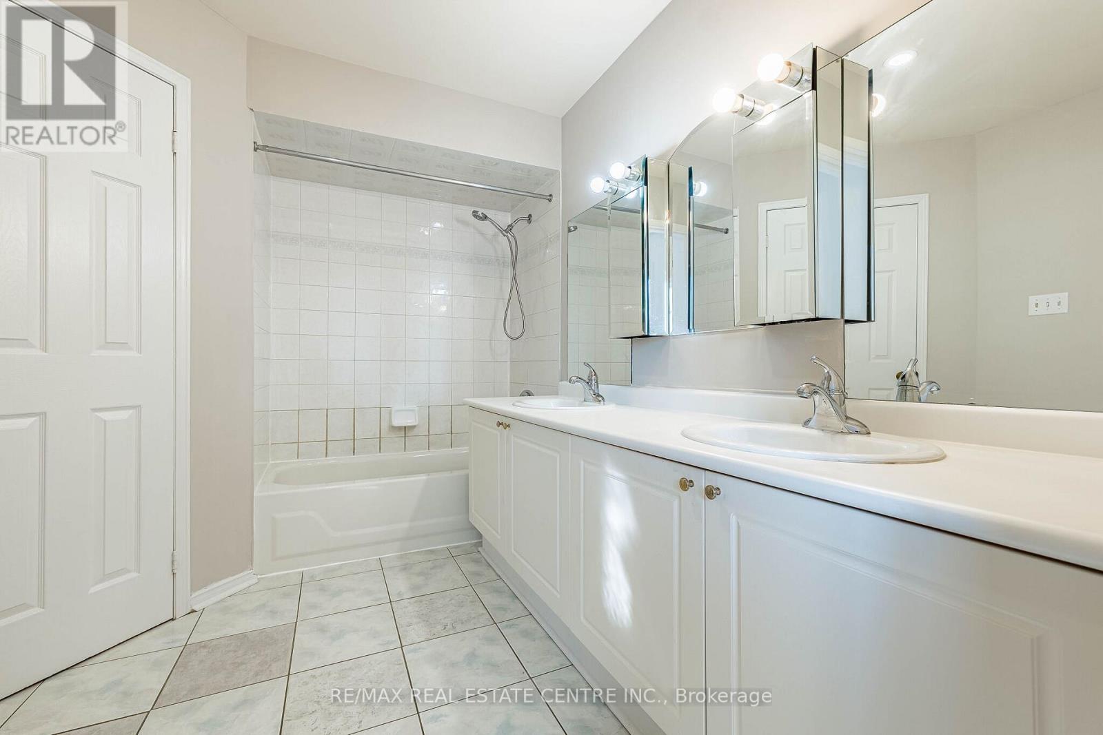 35 TWISTED OAK STREET - 21