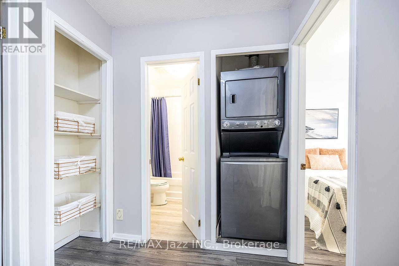 1236 BAYVIEW STREET - 25