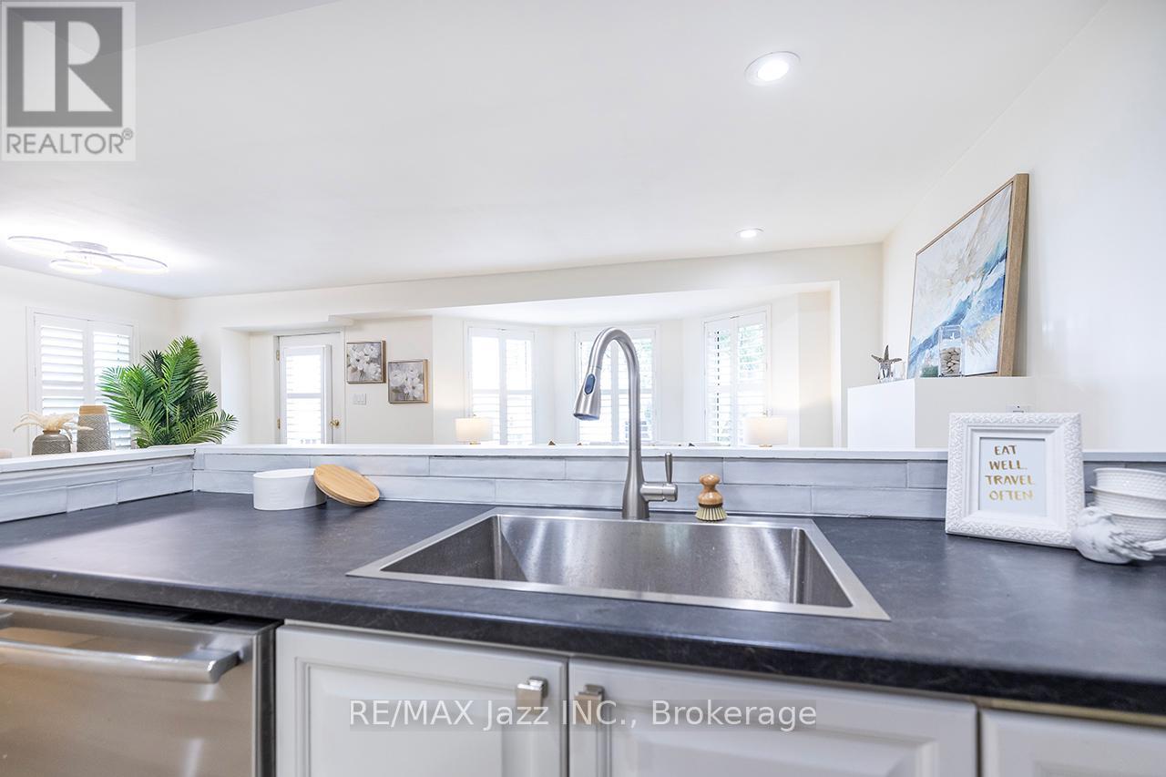 1236 BAYVIEW STREET - 12
